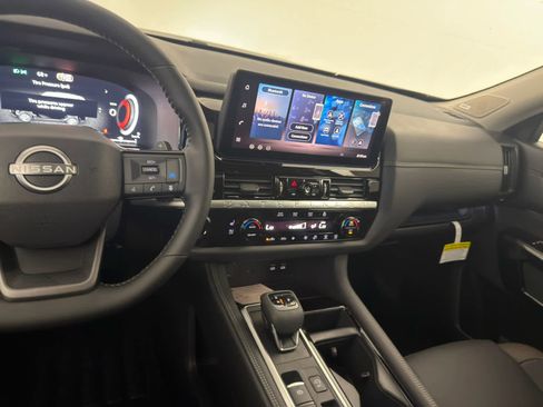 New 2026 Nissan Pathfinder Platinum w/ Cargo Package image 18