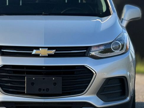 Used 2019 Chevrolet Trax LT w/ LT Convenience Package AWD/4WD image 12