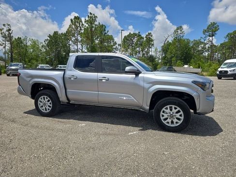 Used 2025 Toyota Tacoma SR5 AWD/4WD image 2