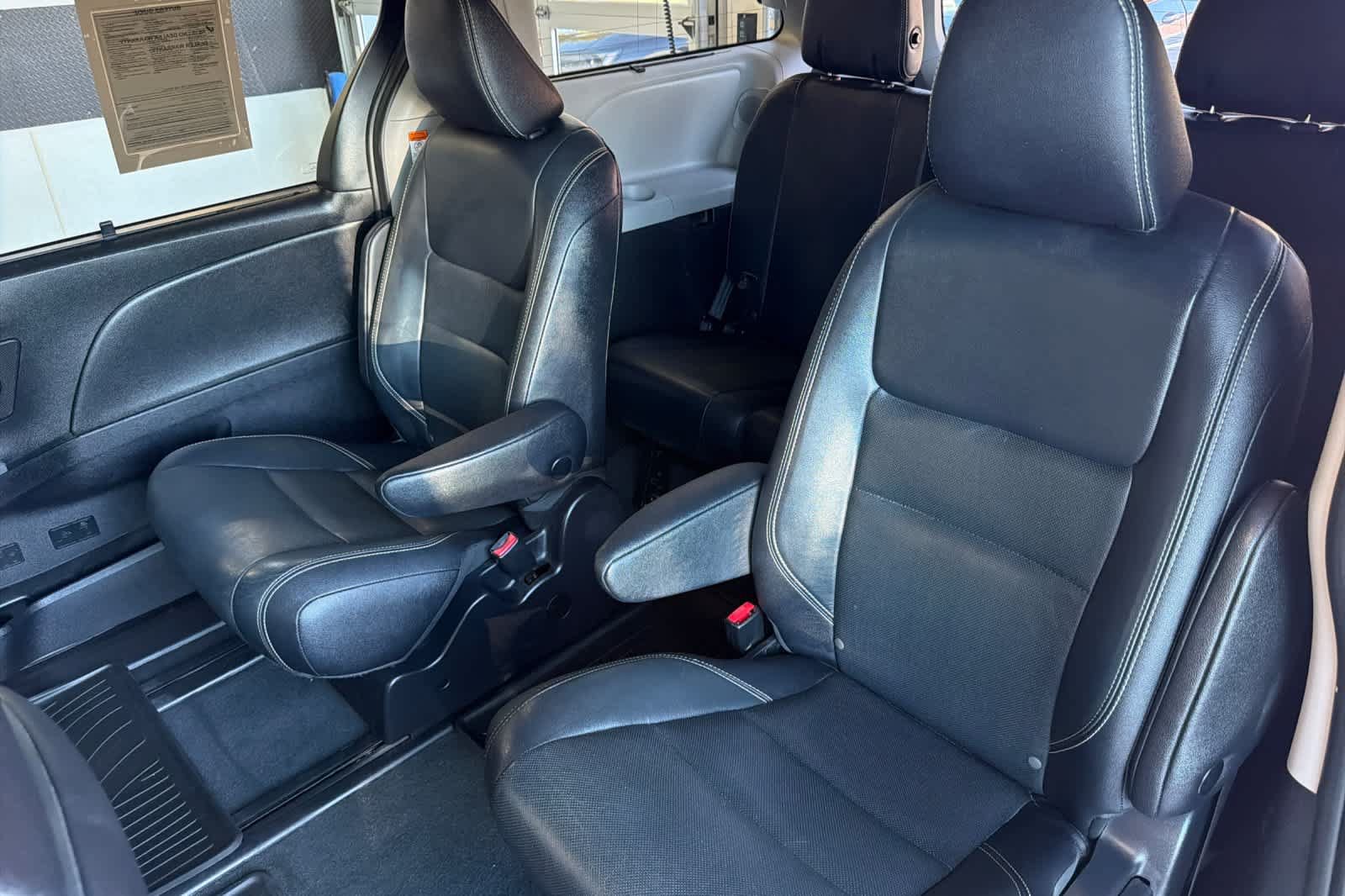 Used 2020 Toyota Sienna SE Premium AWD/4WD image 4