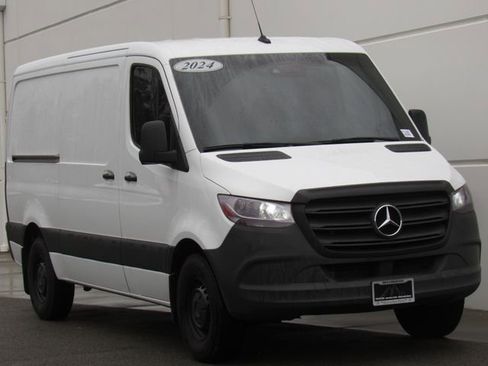 Used 2024 Mercedes-Benz Sprinter 2500 image 2