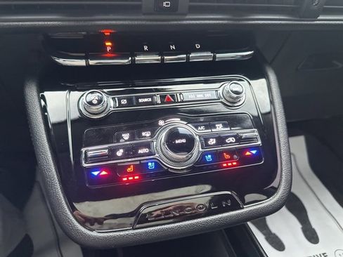 Used 2021 Lincoln Corsair AWD w/ Premium Package image 37