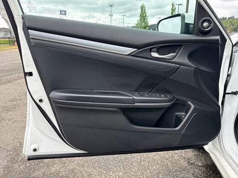 Used 2018 Honda Civic Touring image 16