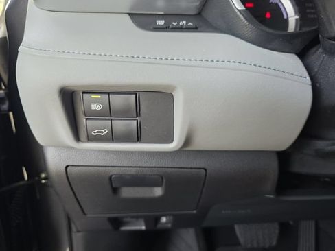 Used 2023 Toyota Highlander XLE FWD image 28