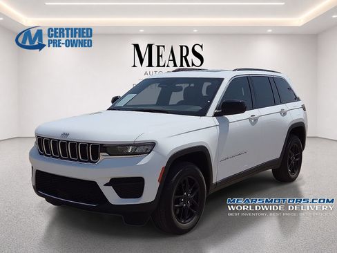 Used 2024 Jeep Grand Cherokee Laredo X w/ Trailer Tow Package AWD/4WD image 1