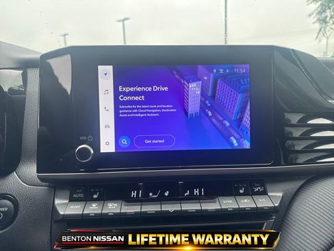 Used 2025 Toyota Camry SE w/ Convenience Package FWD image 18