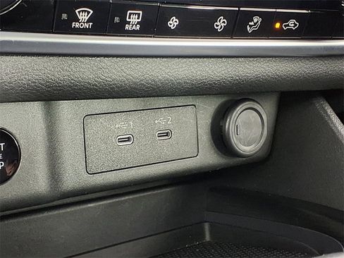 Used 2024 Nissan Rogue SV image 18