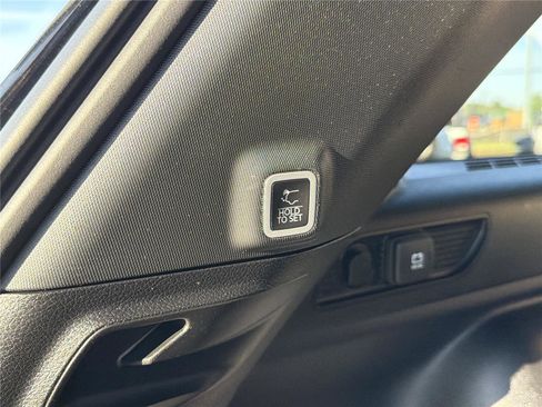 Used 2025 Jeep Grand Cherokee Limited RWD image 18