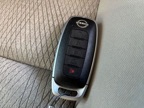 Used 2025 Nissan Rogue SV FWD image 27