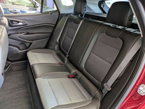 Used 2025 Chevrolet Trax LT w/ LT Convenience Package FWD image 24