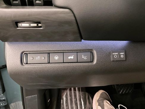 New 2026 Nissan Pathfinder Platinum w/ Lighting Package AWD/4WD image 31