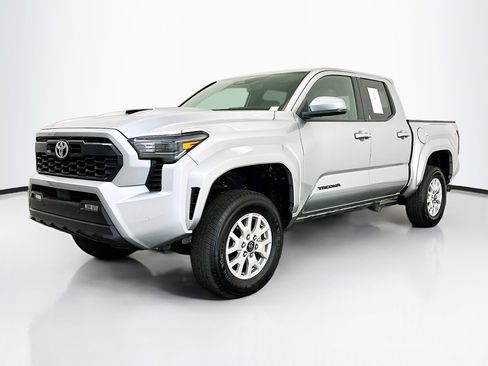 Used 2025 Toyota Tacoma TRD Sport w/ TRD Sport Upgrade Package image 3