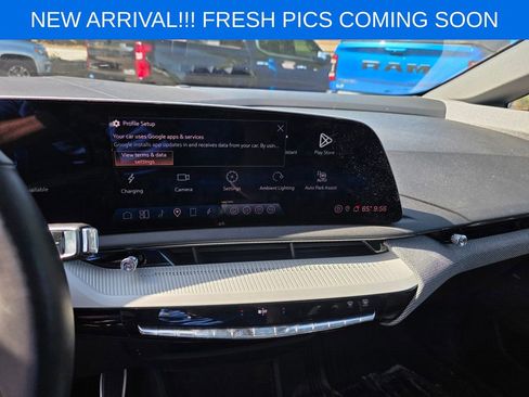 Used 2025 Cadillac Optiq Luxury 2 w/ LPO, Floor Liner Package image 12
