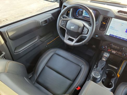 Used 2024 Ford Bronco Badlands image 12