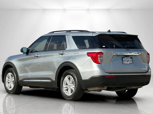Used 2023 Ford Explorer XLT image 5