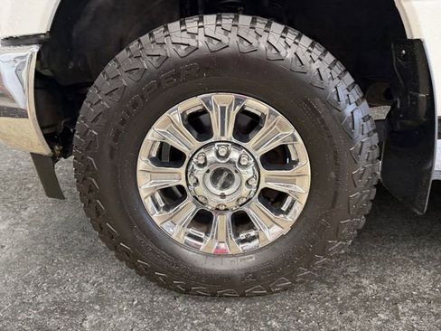 Used 2019 Ford F350 XLT w/ XLT Premium Package AWD/4WD image 12