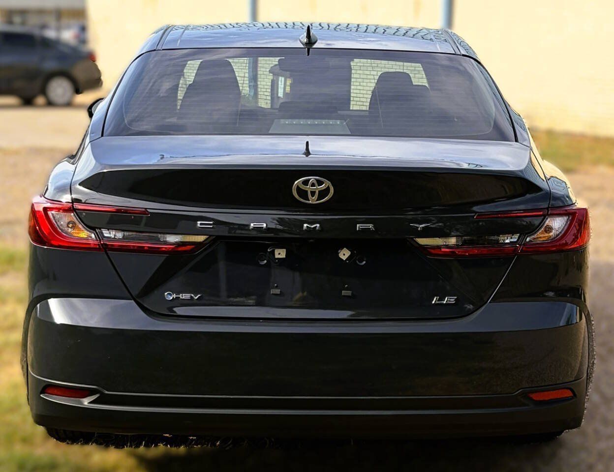 Used 2025 Toyota Camry LE w/ Convenience Package FWD image 5