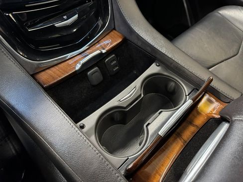 Used 2017 Cadillac Escalade Premium Luxury image 32