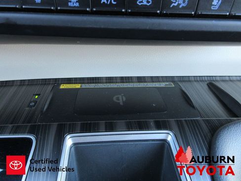 Used 2023 Toyota Sienna Platinum image 39