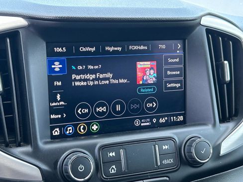 Used 2022 GMC Terrain SLT image 11