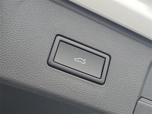 New 2026 Volkswagen Atlas Peak Edition image 9