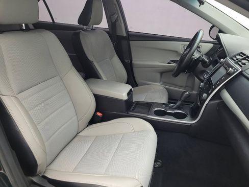 Used 2016 Toyota Camry SE w/ Moonroof Package FWD image 21