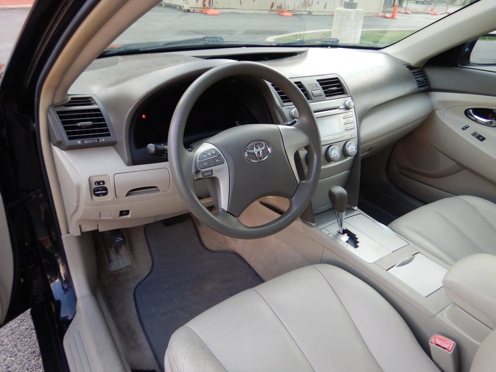 Used 2010 Toyota Camry LE FWD image 13