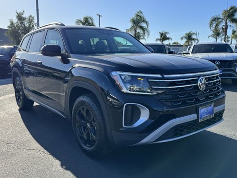 New 2026 Volkswagen Atlas Peak Edition AWD/4WD image 2