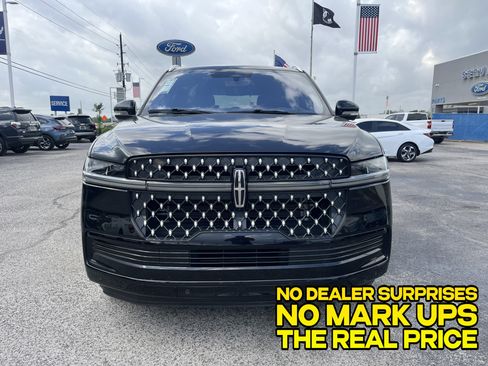 Used 2025 Lincoln Navigator Black Label AWD/4WD image 8