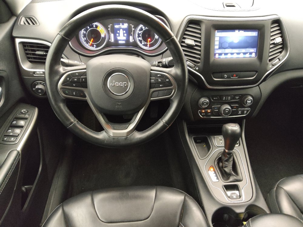 Used 2019 Jeep Cherokee Latitude Plus w/ Cold Weather Group FWD image 22