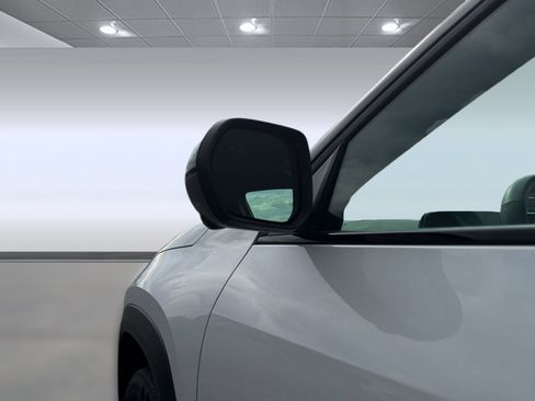 Used 2025 Chevrolet Equinox RS w/ Safety and Technology Package FWD image 27