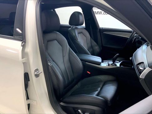 Used 2019 BMW 530i xDrive w/ M Sport Package image 8