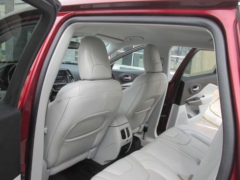 Used 2020 Jeep Cherokee Limited image 67