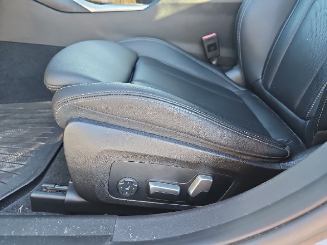 Used 2023 BMW 330i Sedan w/ Premium Package RWD image 16