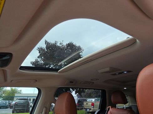 Used 2023 Kia Carnival SX Prestige FWD image 17