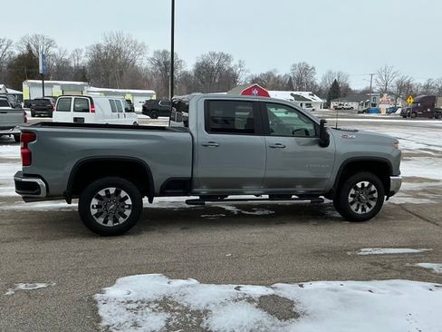 Used 2024 Chevrolet Silverado 2500 LT AWD/4WD image 16