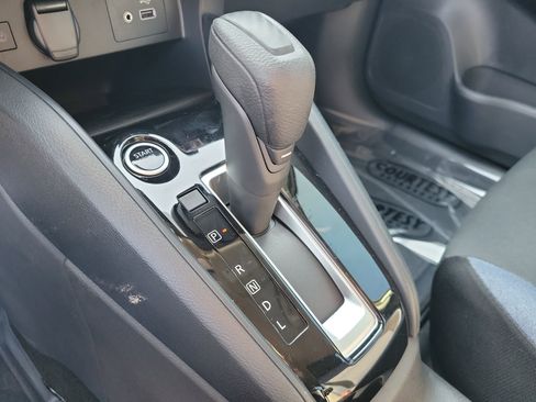 New 2025 Nissan Versa SV w/ Trunk Package FWD image 31