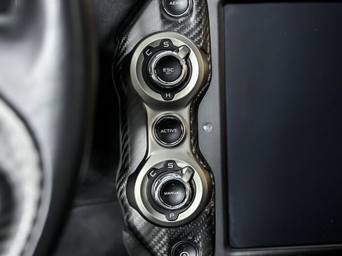 Used 2018 McLaren 720S RWD image 33