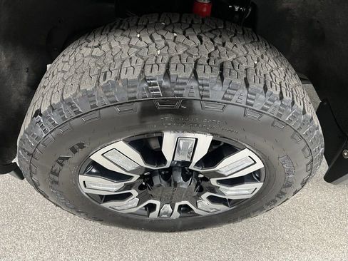 Used 2024 GMC Sierra 3500 Denali image 15