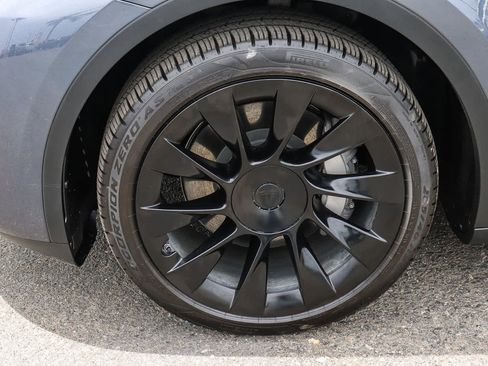 Used 2023 Tesla Model Y AWD image 14