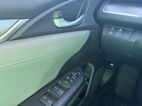 Used 2017 Honda Civic Touring image 26