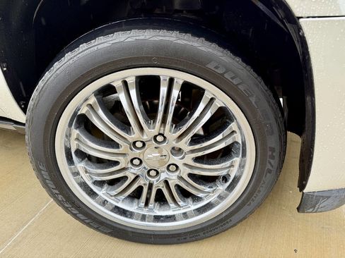 Used 2011 Chevrolet Suburban LTZ image 4