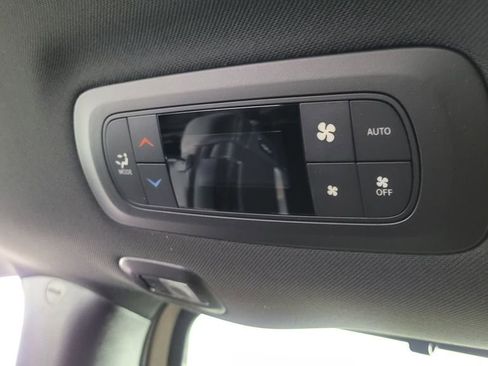 New 2026 Chrysler Pacifica Select image 40