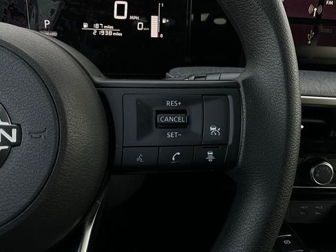 Used 2025 Nissan Kicks SV image 31