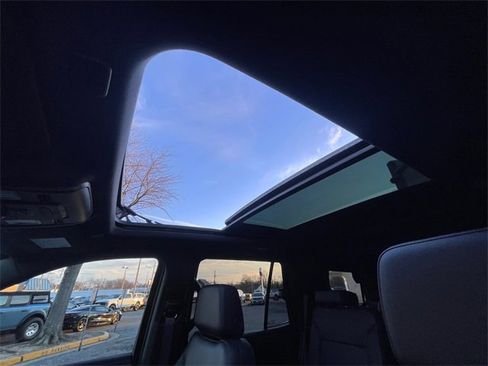 Used 2024 Chevrolet Tahoe Z71 w/ Luxury Package image 24