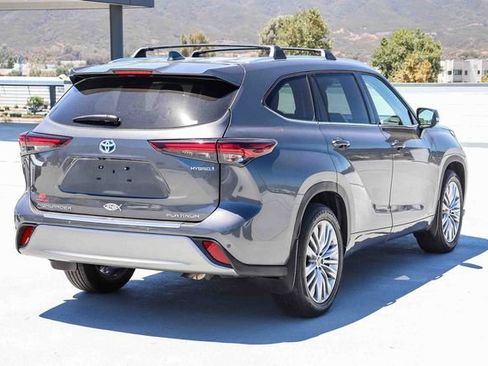 Used 2024 Toyota Highlander Platinum AWD/4WD image 7