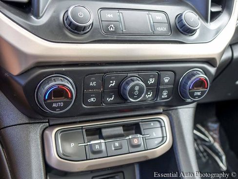 Used 2023 GMC Acadia Denali w/ Denali Technology Package FWD image 19