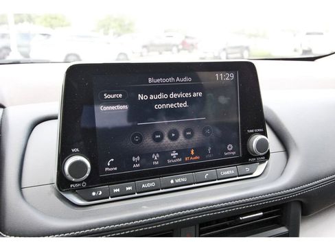 Used 2023 Nissan Rogue SV FWD image 12