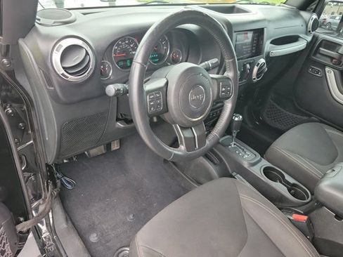 Used 2016 Jeep Wrangler Unlimited Sahara w/ Connectivity Group AWD/4WD image 10