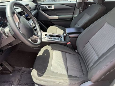 Used 2024 Ford Explorer XLT RWD image 12